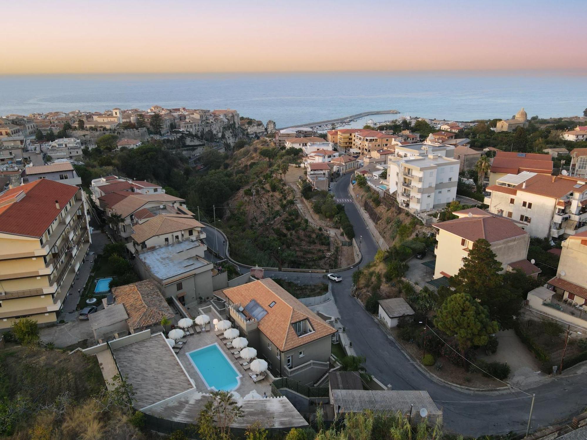 Sui Generis Tropea Luxury Rooms Exteriör bild